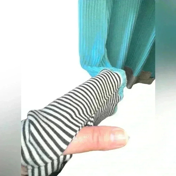 Westwind (LA boutique brand) xl/2x turquoise tunic with thumb holes in‎ sleeve . - Picture 4 of 6